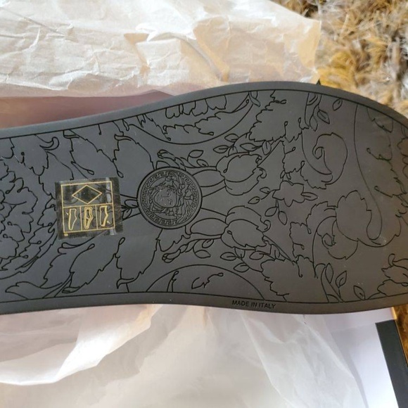 VERSACE, on the floor - Picture 8 of 10